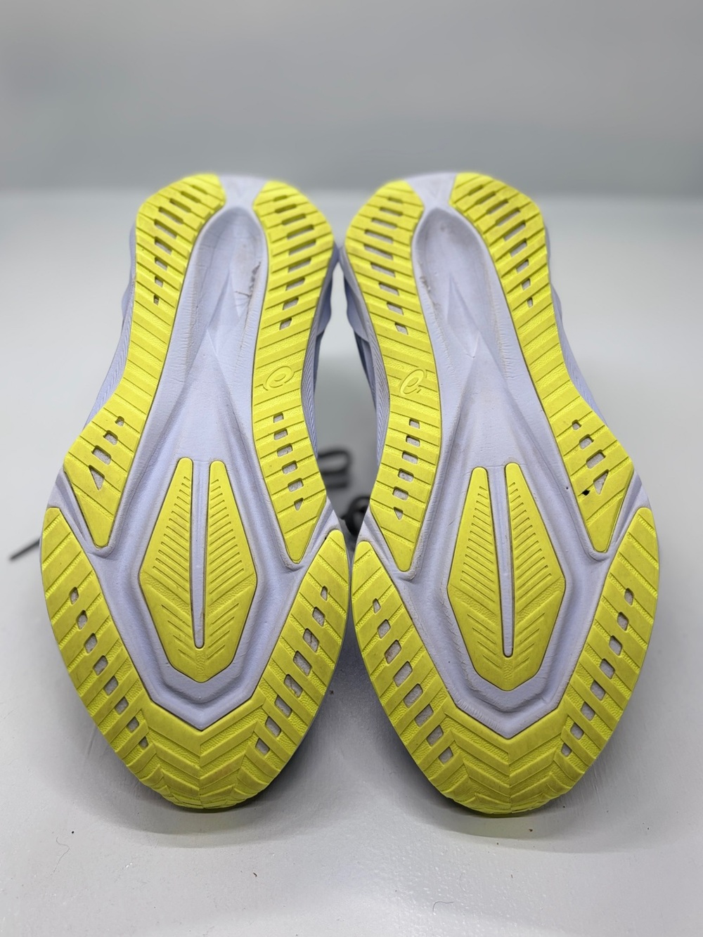 ASICS Novablast 5 Women’s Size 8 Grey Lime Green Running Shoes - Picture 3 of 14